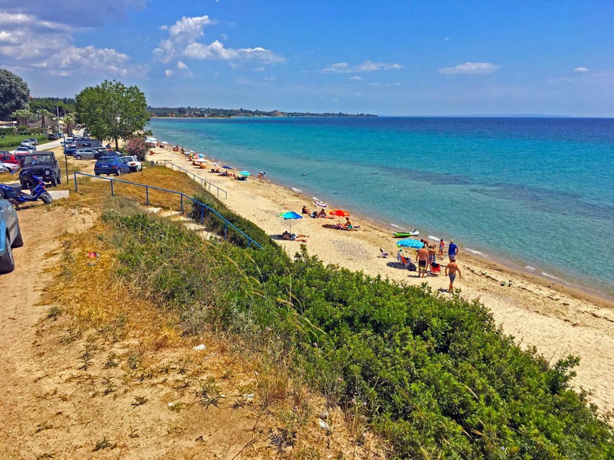 Villa Fofo - Beautiful Sea Front Villa With 650M2 Garden Nea Kallikrateia Exterior photo