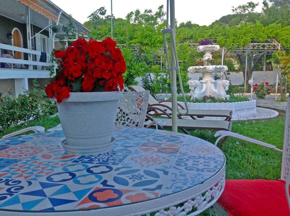 Villa Fofo - Beautiful Sea Front Villa With 650M2 Garden Nea Kallikrateia Exterior photo